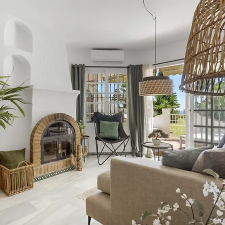 Vivi Homes - Mirazul Beachfront In Calahonda 아파트 *